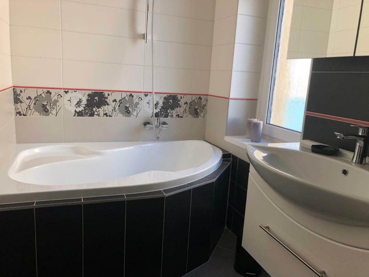 Lili Apartman Lägenhet Mariánské Lázně Exteriör bild